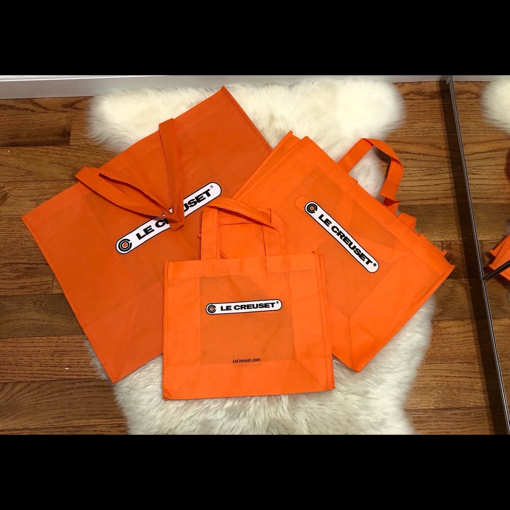 Le Creuset reusable shopping bags.
